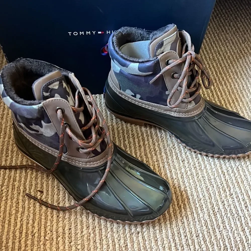 NWT TOMMY HILFIGER rainy boots 7